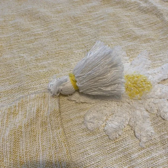 Rachel Zoe Soft Yellow Cotton Throw Blanket White Tufted Daisies Tassels 54x61 - Picture 3 of 9